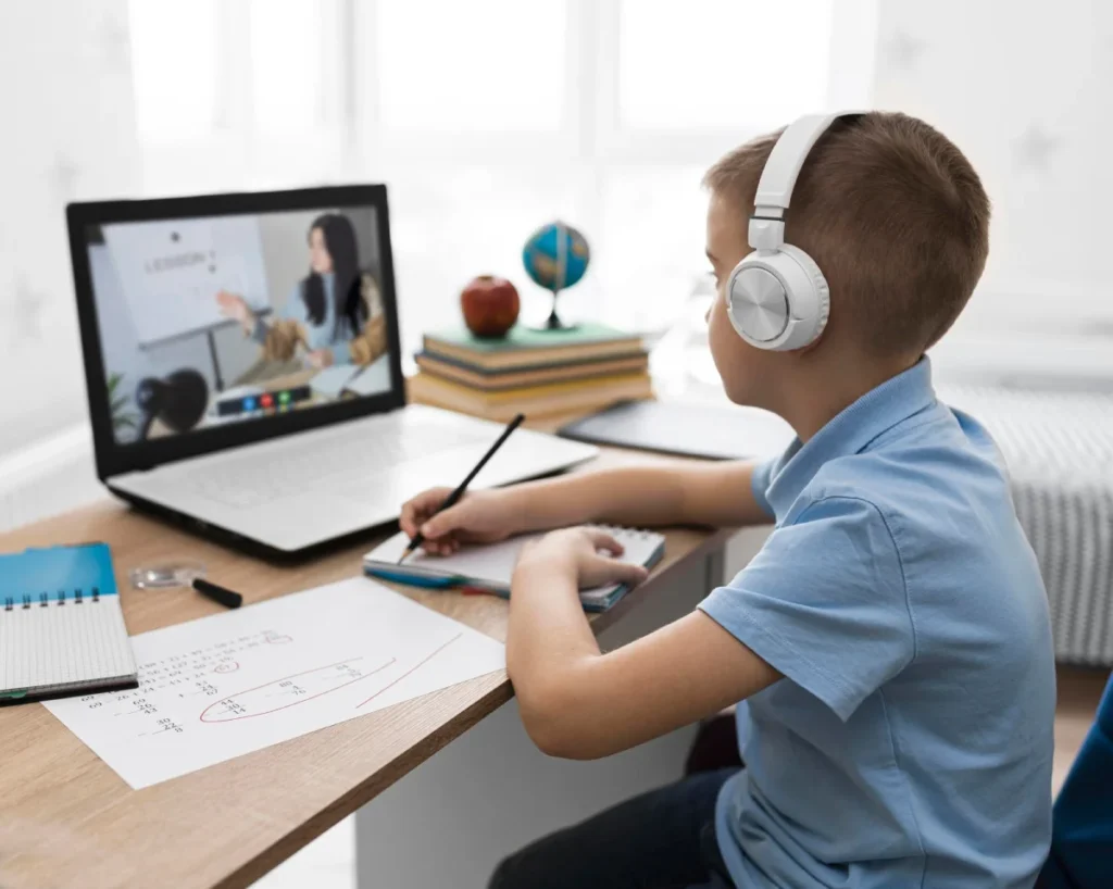 Neden Kendi Online Eğitim Platformunuz Olmalı? Eğitmenler İçin 7 Önemli Avantaj 1 Neden Kendi Online Eğitim Platformunuz Olmalı